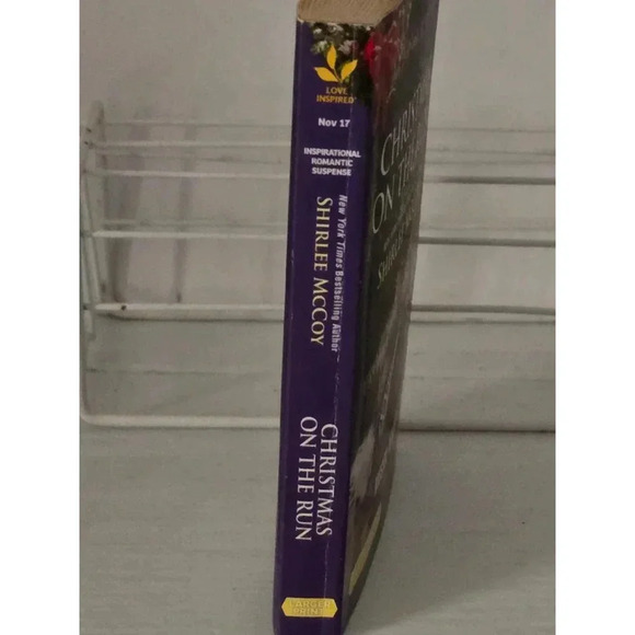 Love Inspired Christmas on the Run‎ Book - Picture 2 of 5